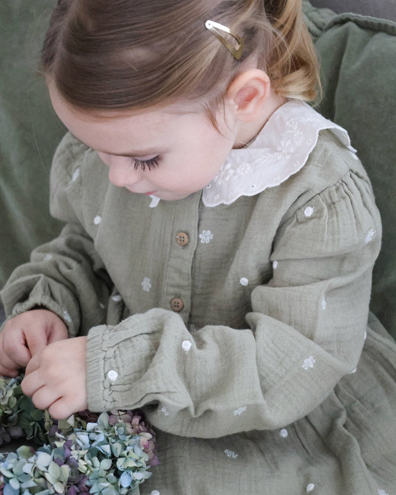 Mädchenkleid grün Musselin bestickt