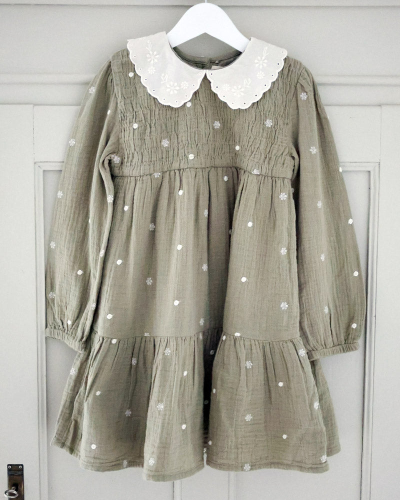 Mädchenkleid grün Musselin bestickt