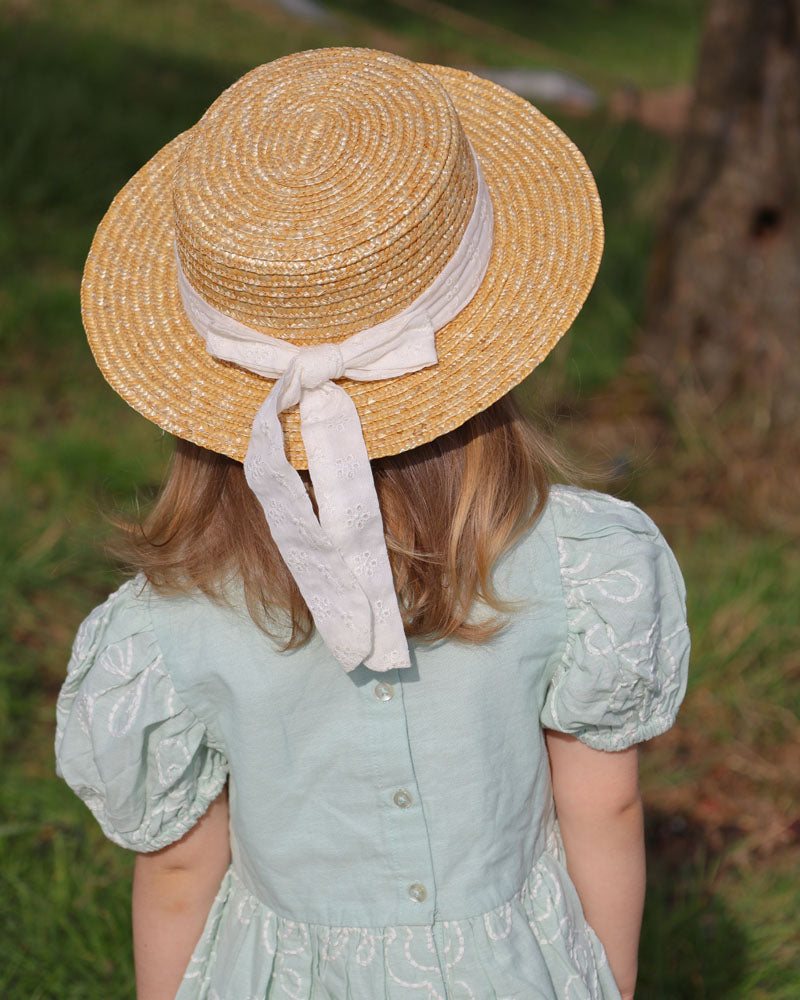 Festliches Mädchenkleid grün bestickt