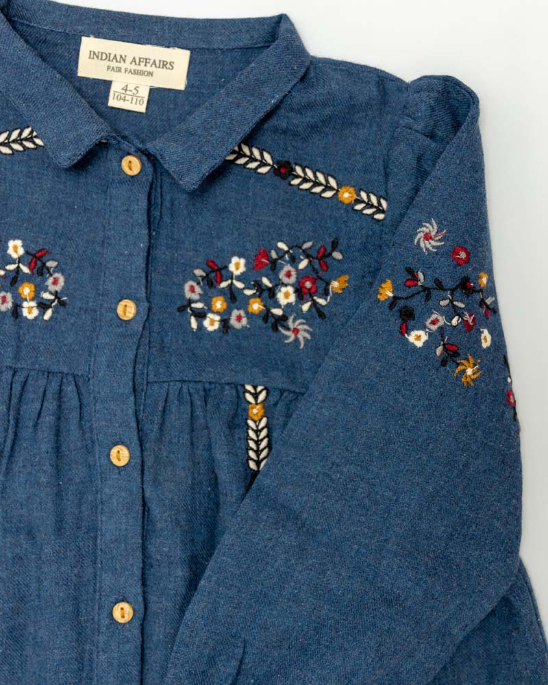 Mädchen-Bluse mit Stickereien blau