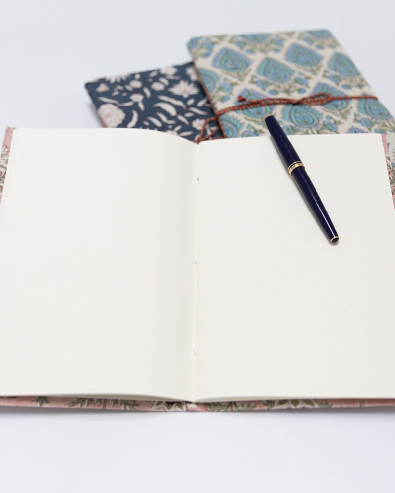 Notizbuch blau Blumenmotiv