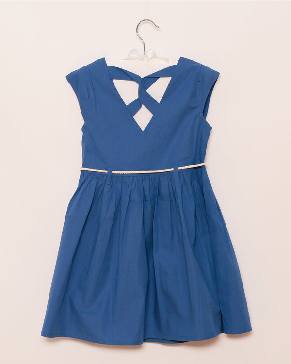 Mädchenkleid blau überkreuzte Rückenpartie
