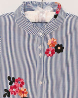 Mädchenkleid blau bestickte Blüten