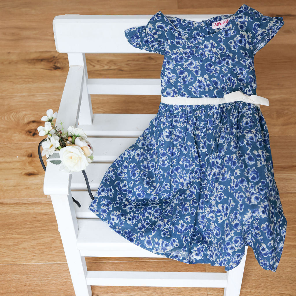 Mädchen-Festtagskleid blau geblümt