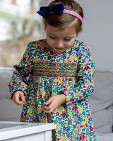 Mädchen-Smokkleid Blumenmuster bunt